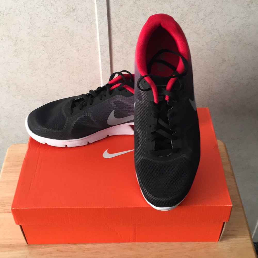 Nike Air Max Sequent, size 9